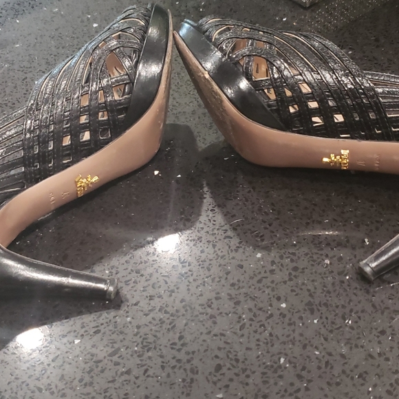 Prada Heels Like new - Picture 5 of 7